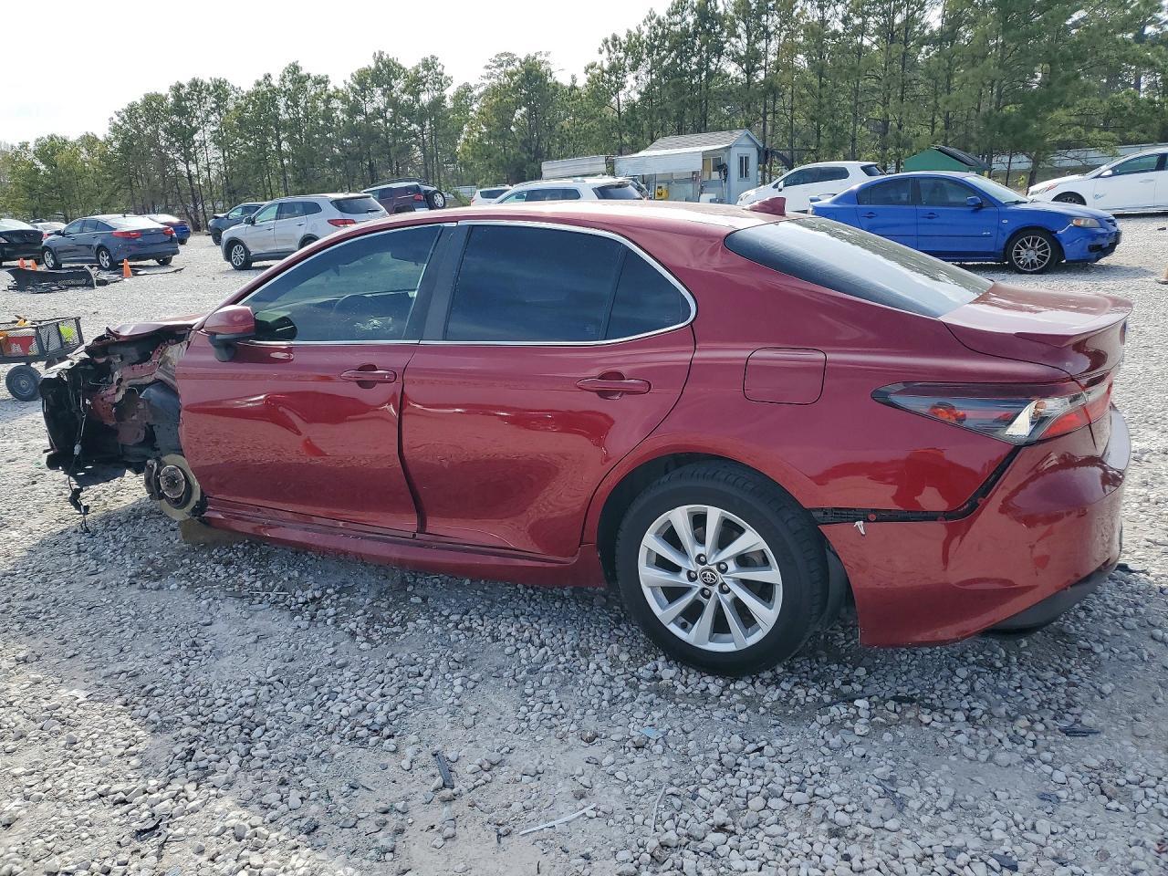2022 Toyota Camry Le - Фото 2