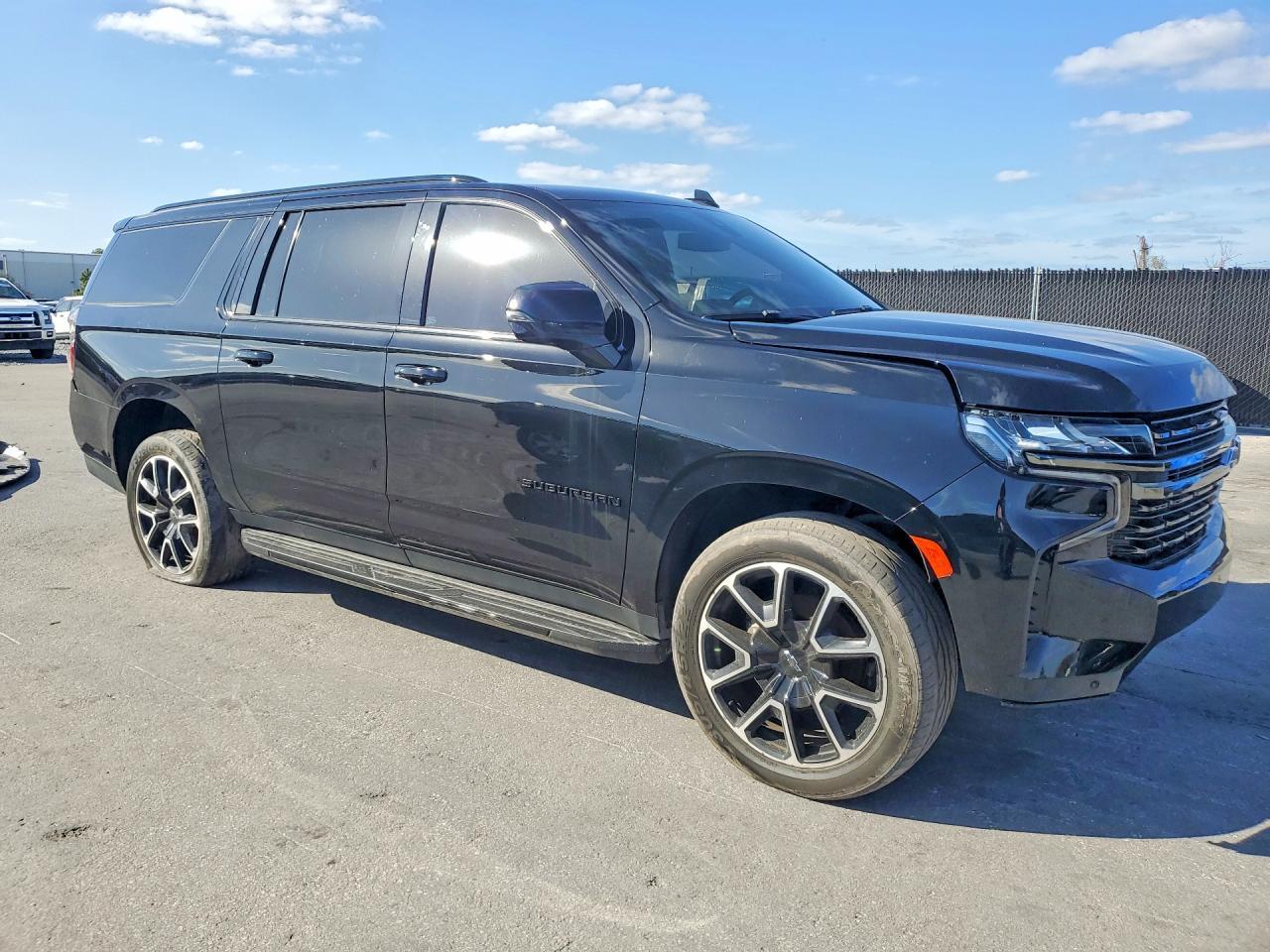 2022 Chevrolet Suburban Rst 5.3 V8 - Фото 4