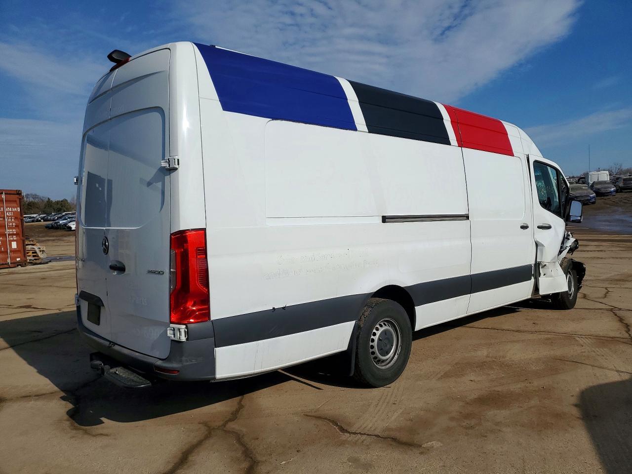 2021 Mercedes Benz Sprinter 2500 Delivery Van - Фото 3