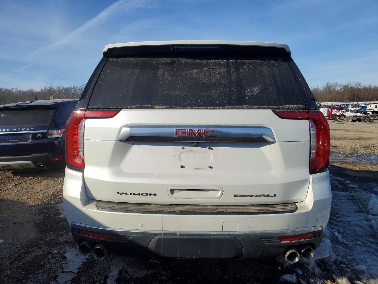 2022 GMC Yukon Denali - Image 6