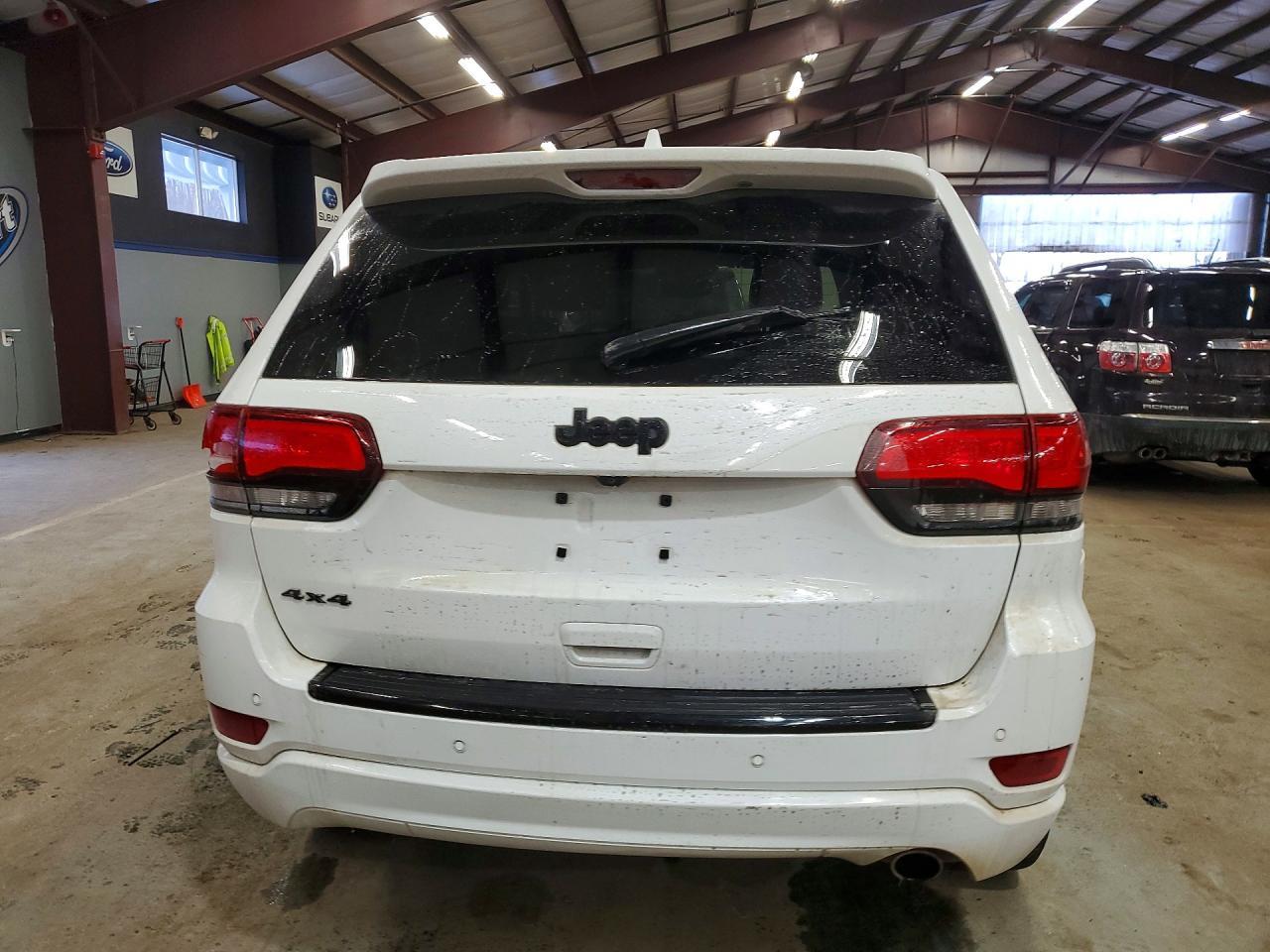 2018 Jeep Grand Cherokee Laredo - Image 6