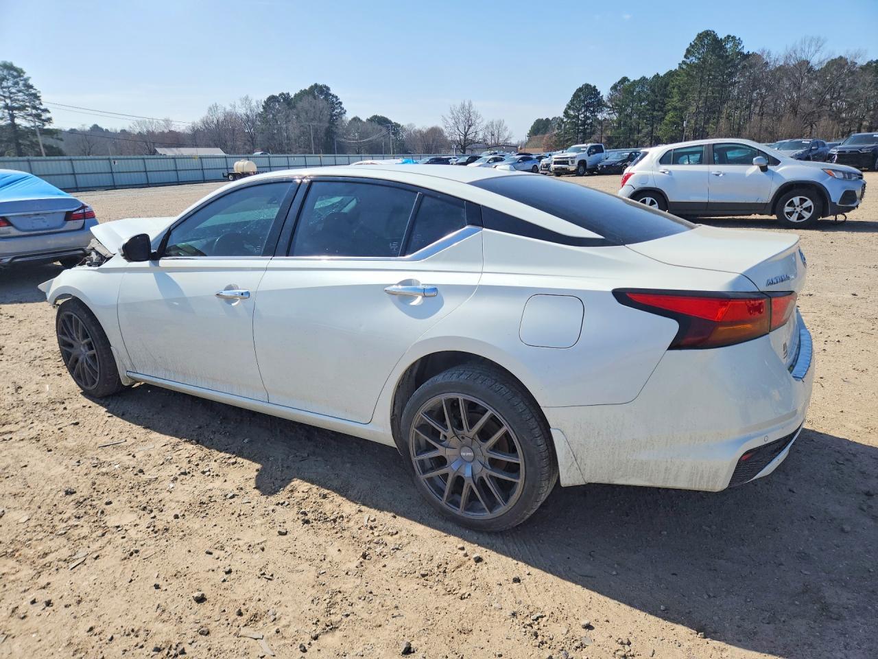 2021 Nissan Altima Platinum - Image 2