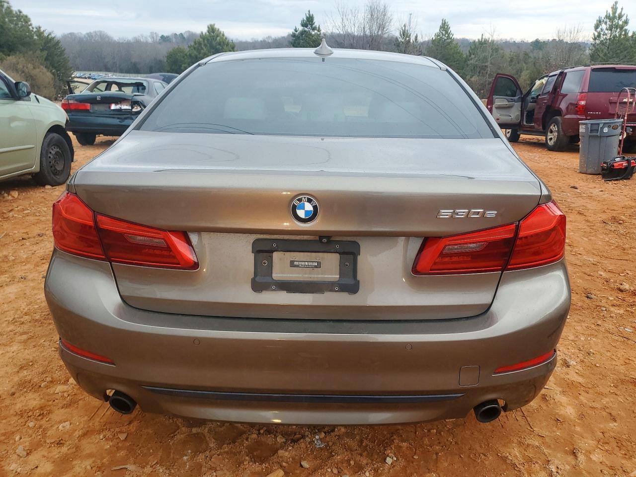 2018 BMW 530Xe - Фото 6