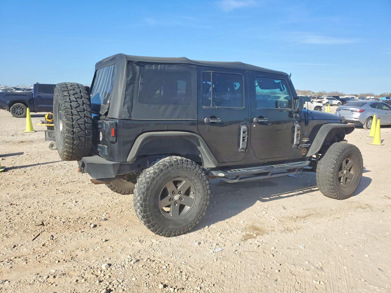 2012 Jeep Wrangler Unlimited Sahara - Image 3