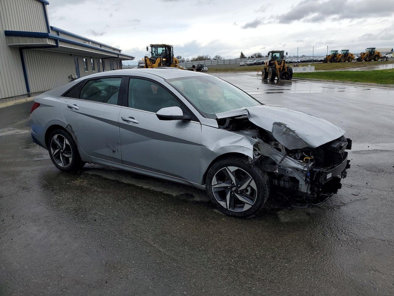 2022 Hyundai Elantra Limited - Image 4