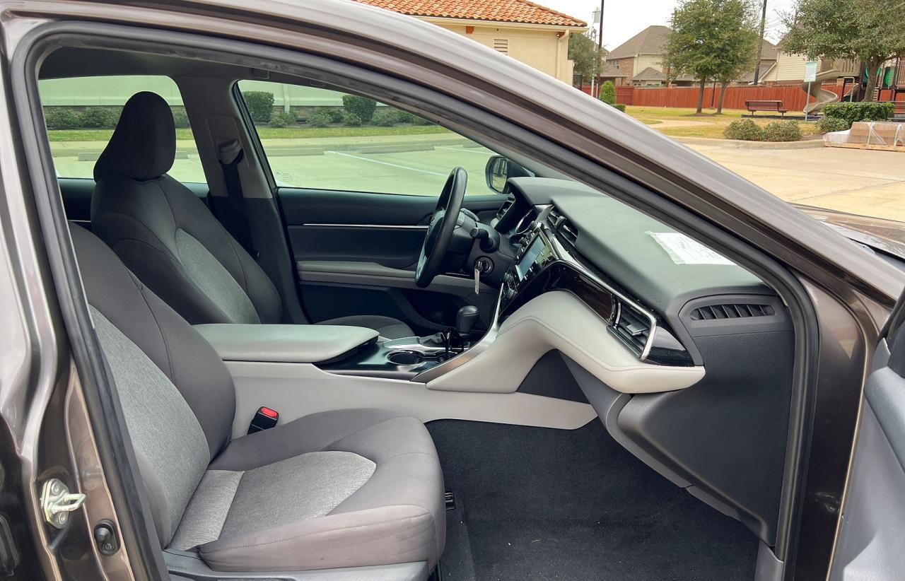 2020 Toyota Camry Le - Фото 5