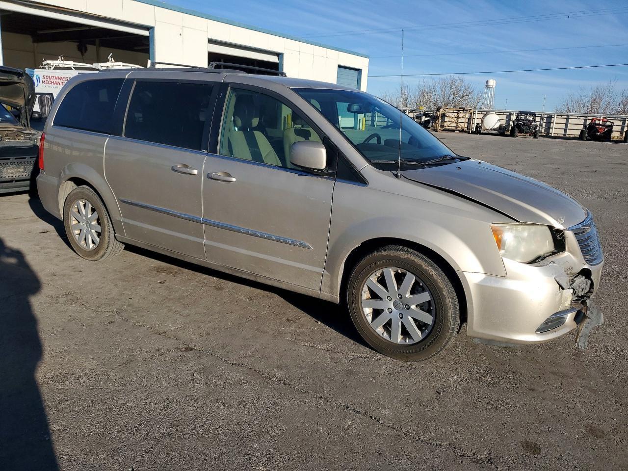 2014 Chrysler Town & Country Touring - Фото 4