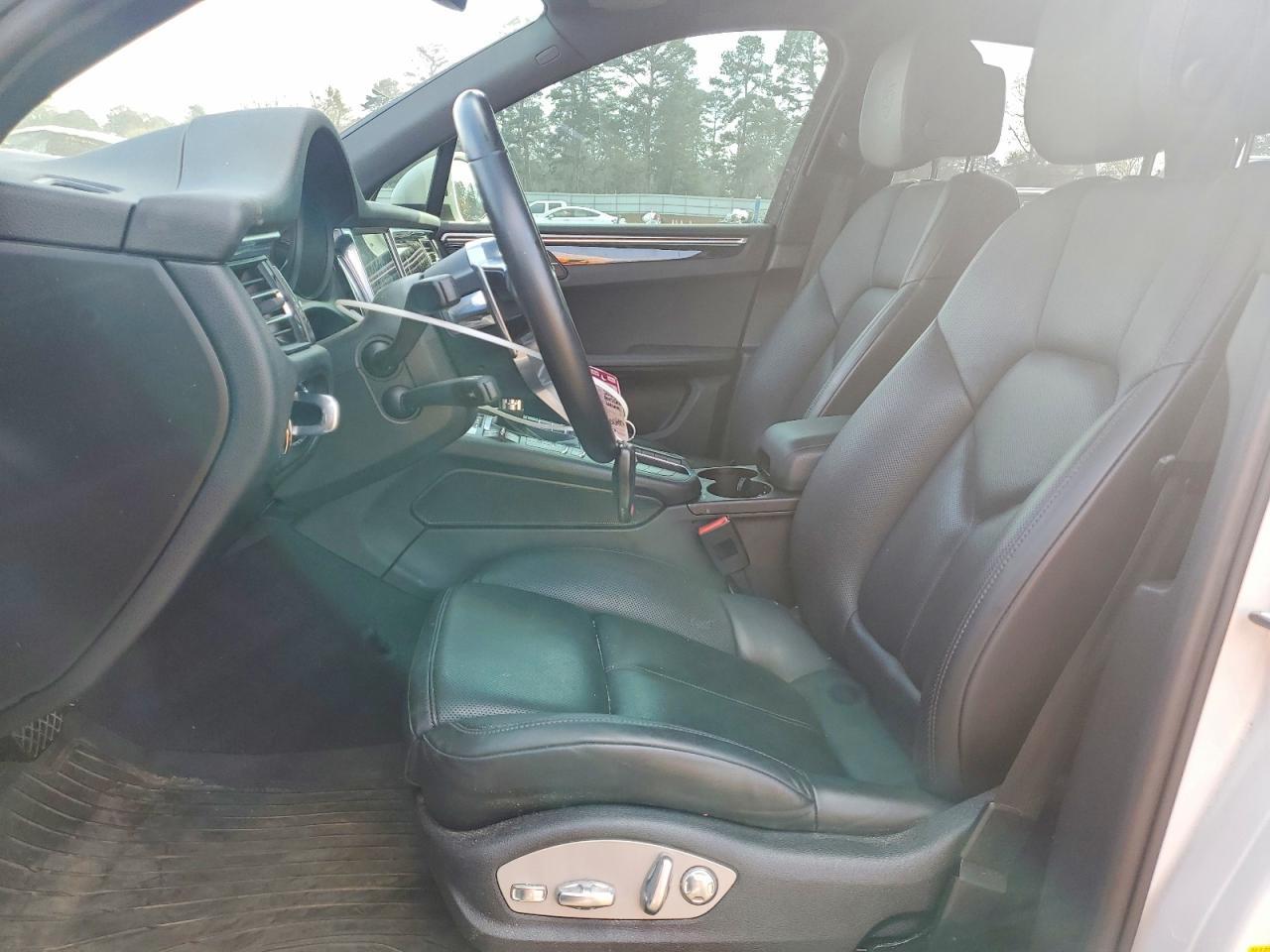 2021 Porsche Macan - Image 7