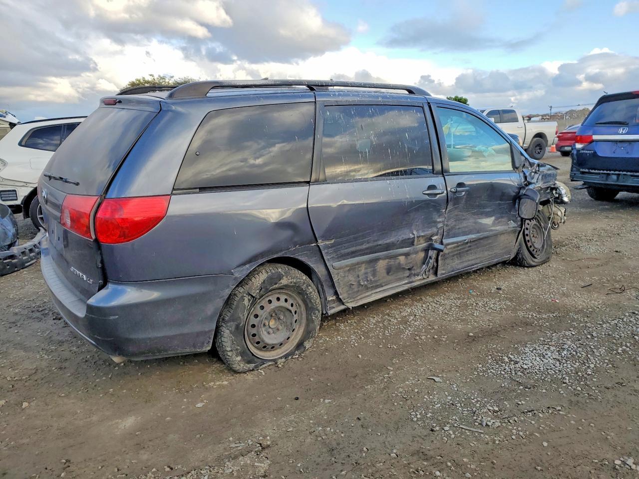 2007 Toyota Sienna Ce - Фото 3