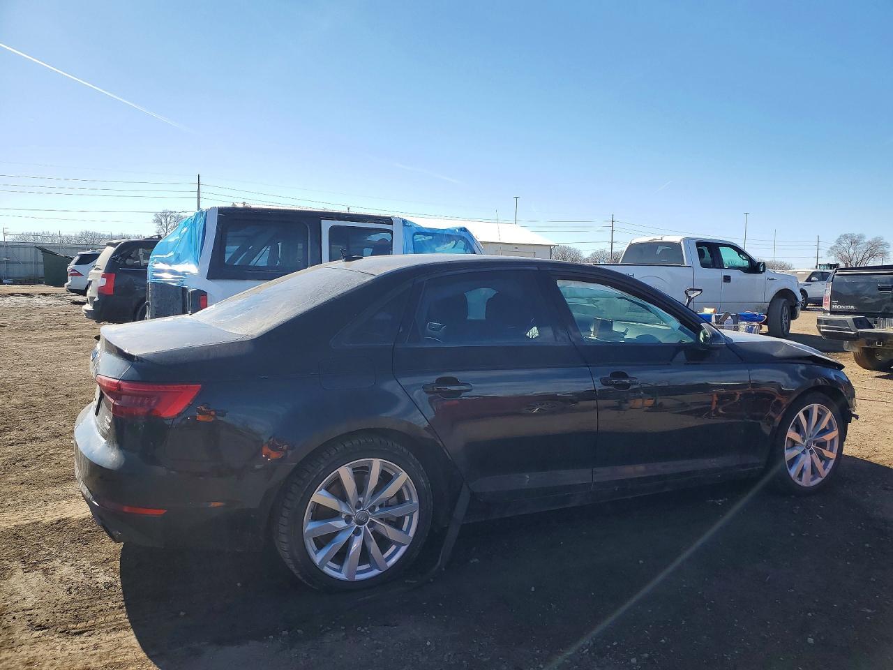 2017 Audi A4 Premium - Фото 3