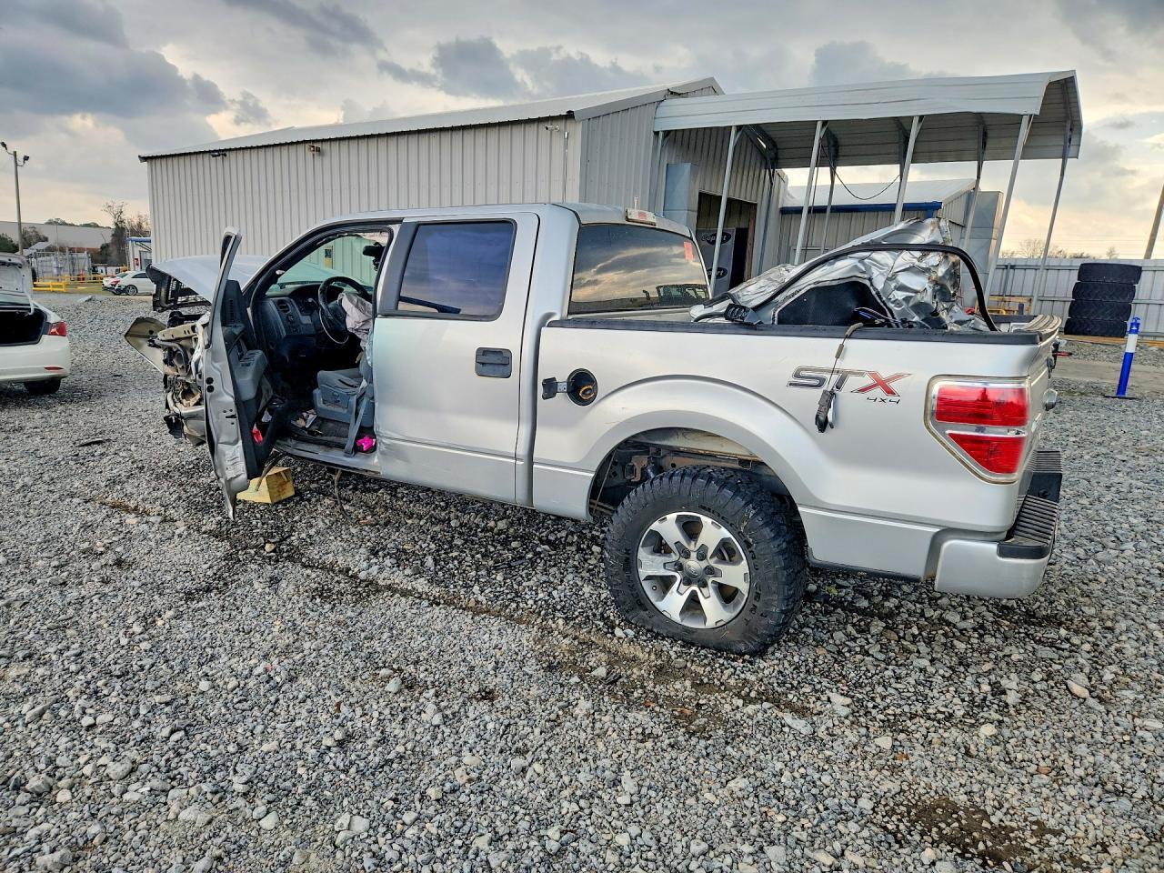 2014 Ford F150 Supercrew - Фото 2