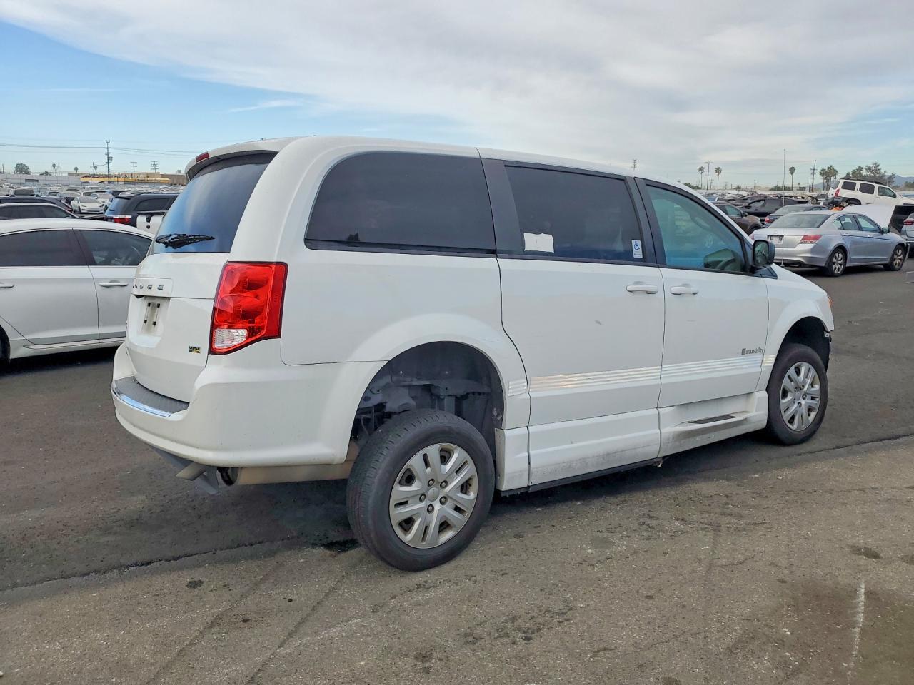 2018 Dodge Grand Caravan Se - Image 3