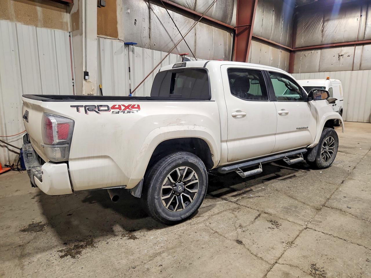 2021 Toyota Tacoma - Фото 3