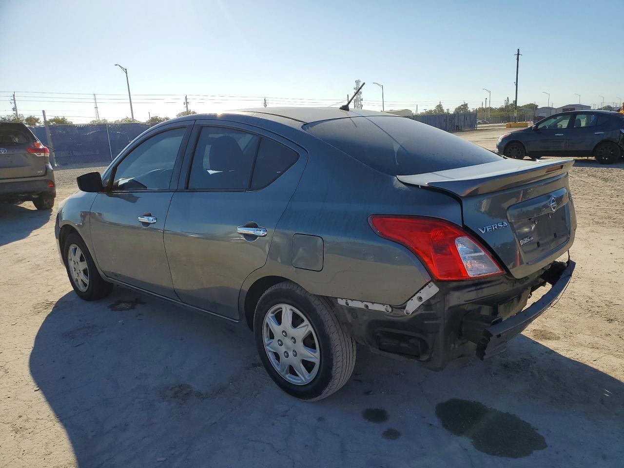 2018 Nissan Versa Sv - Фото 2