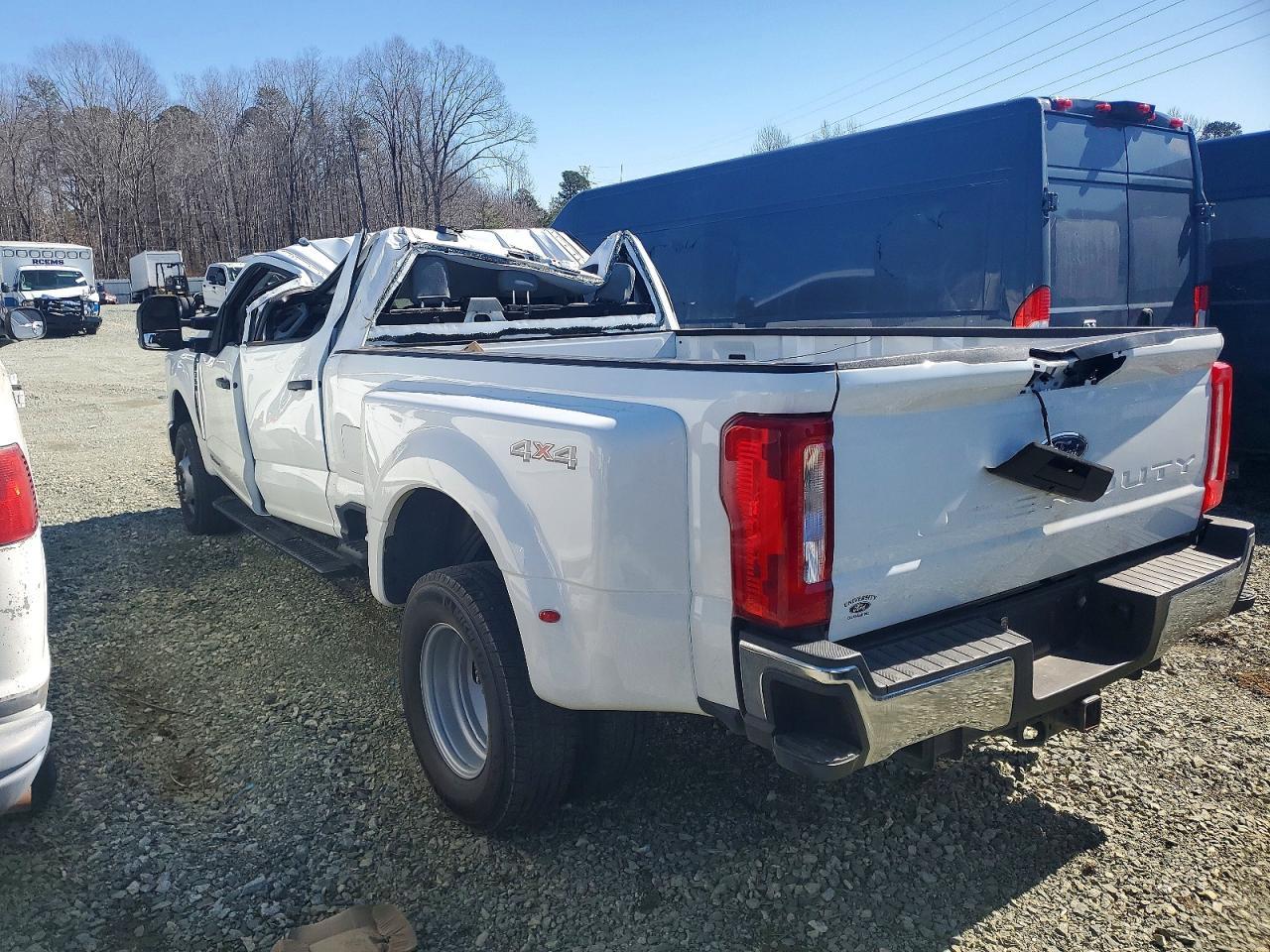 2024 Ford F350 Super Duty - Фото 3