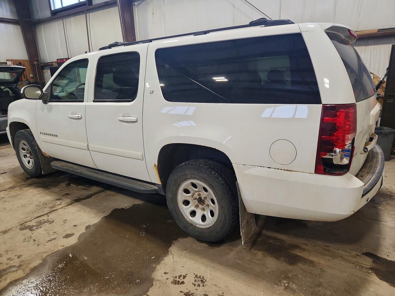 2007 Chevrolet Suburban K1500 - Image 2