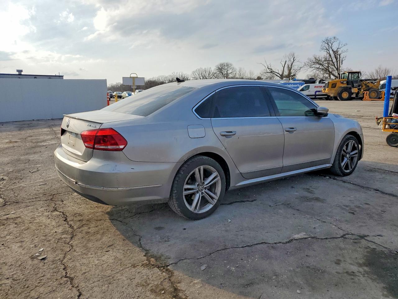 2013 Volkswagen Passat Sel - Image 3