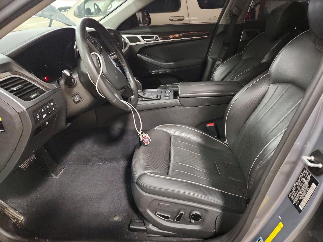 2016 Hyundai Genesis 3.8L - Фото 7