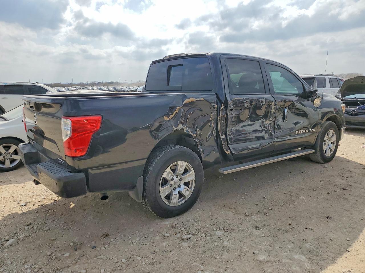2019 Nissan Titan Platinum Reserve - Фото 3
