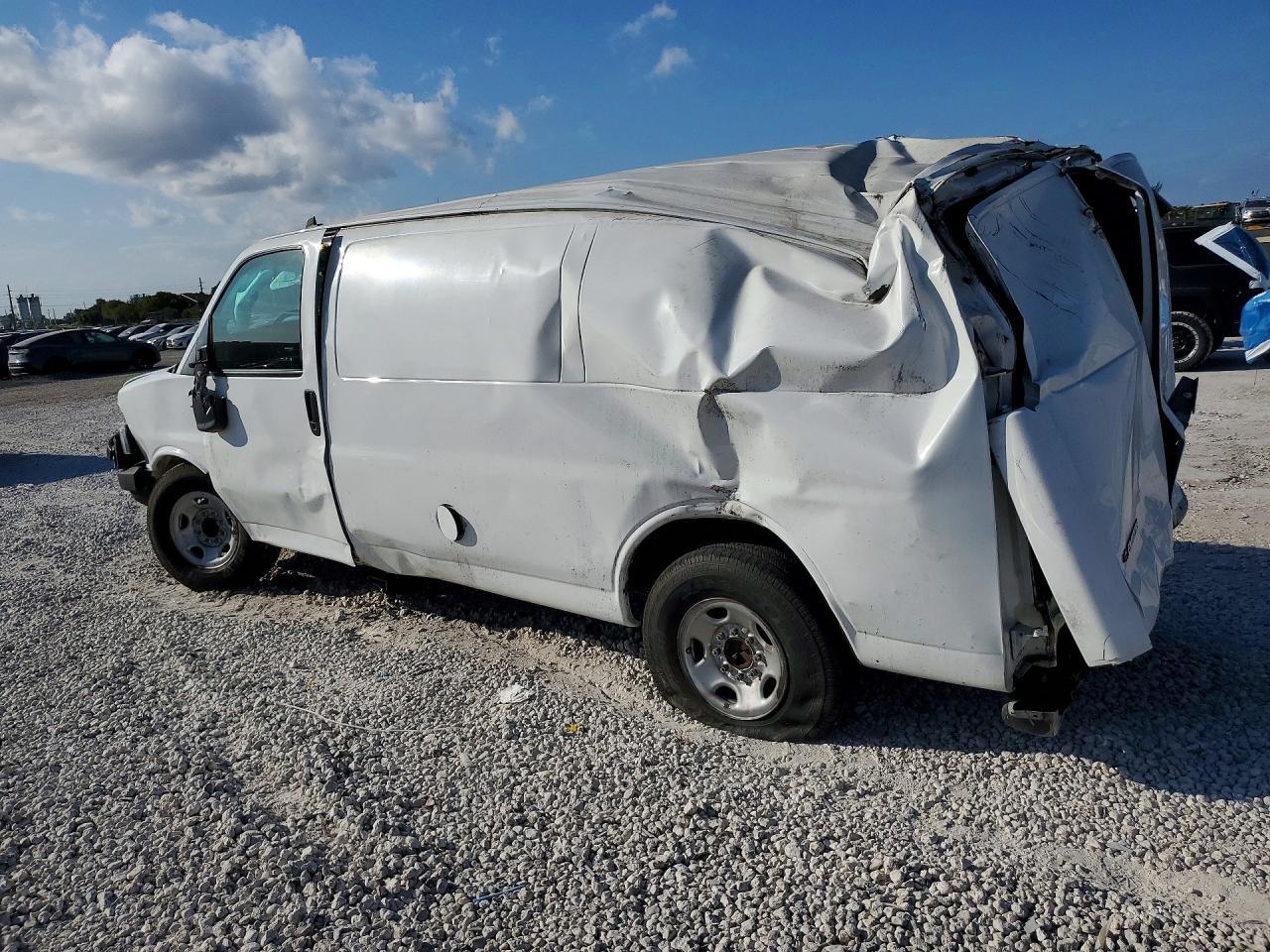 2019 Chevrolet Express G2500 Utility / Service Van - Фото 2