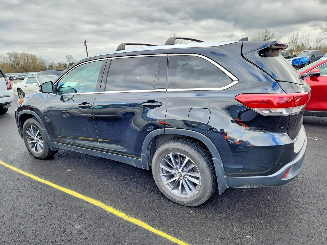 2019 Toyota Highlander Se - Фото 2