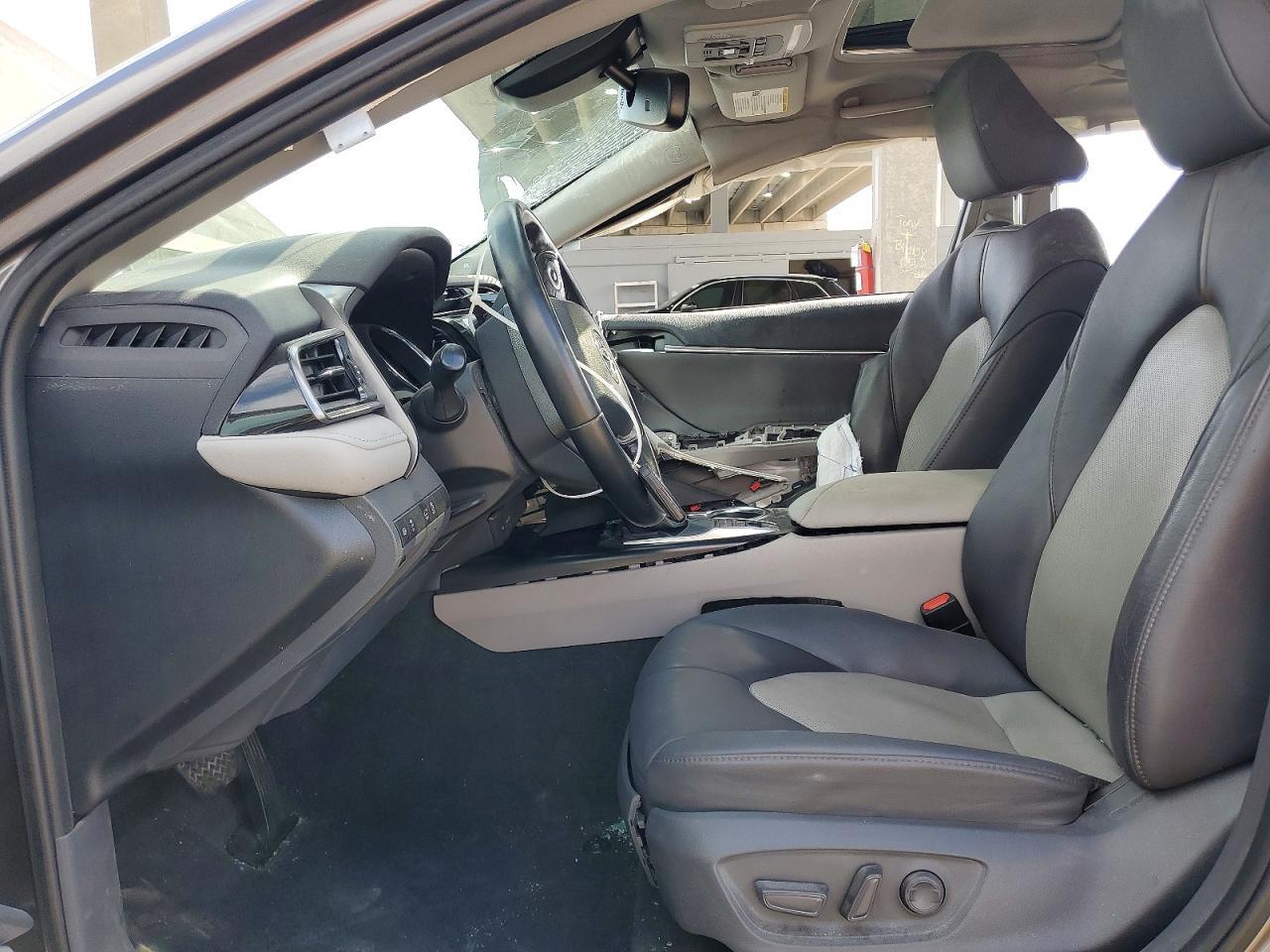 2020 Toyota Camry Xle - Image 7