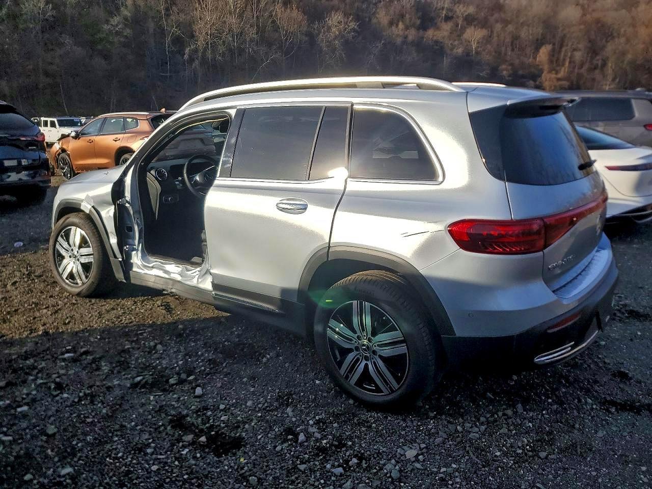 2025 Mercedes-Benz Eqb 250+ - Фото 2