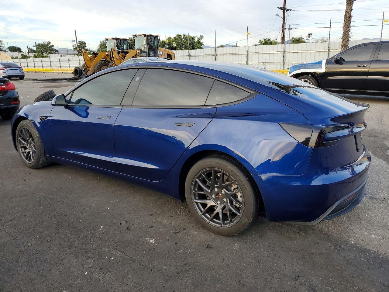 2024 Tesla Model 3 - Фото 2