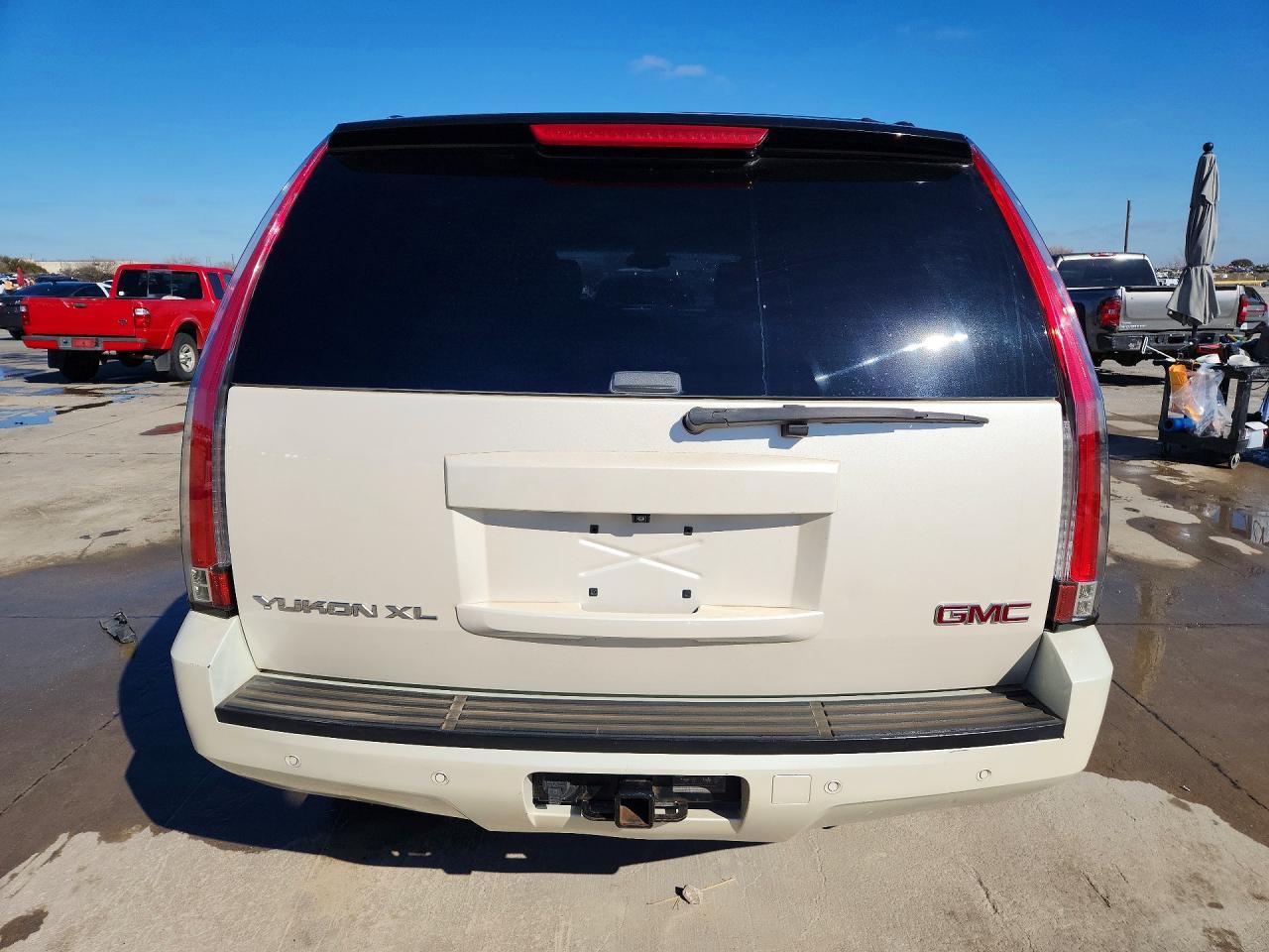 2013 GMC Yukon Xl C1500 Slt - Image 6