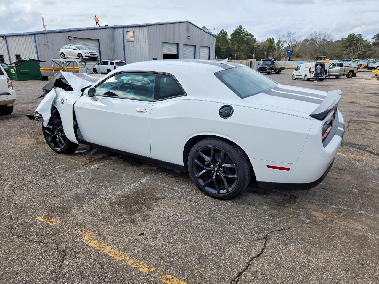 2023 Dodge Challenger Sxt - Фото 2
