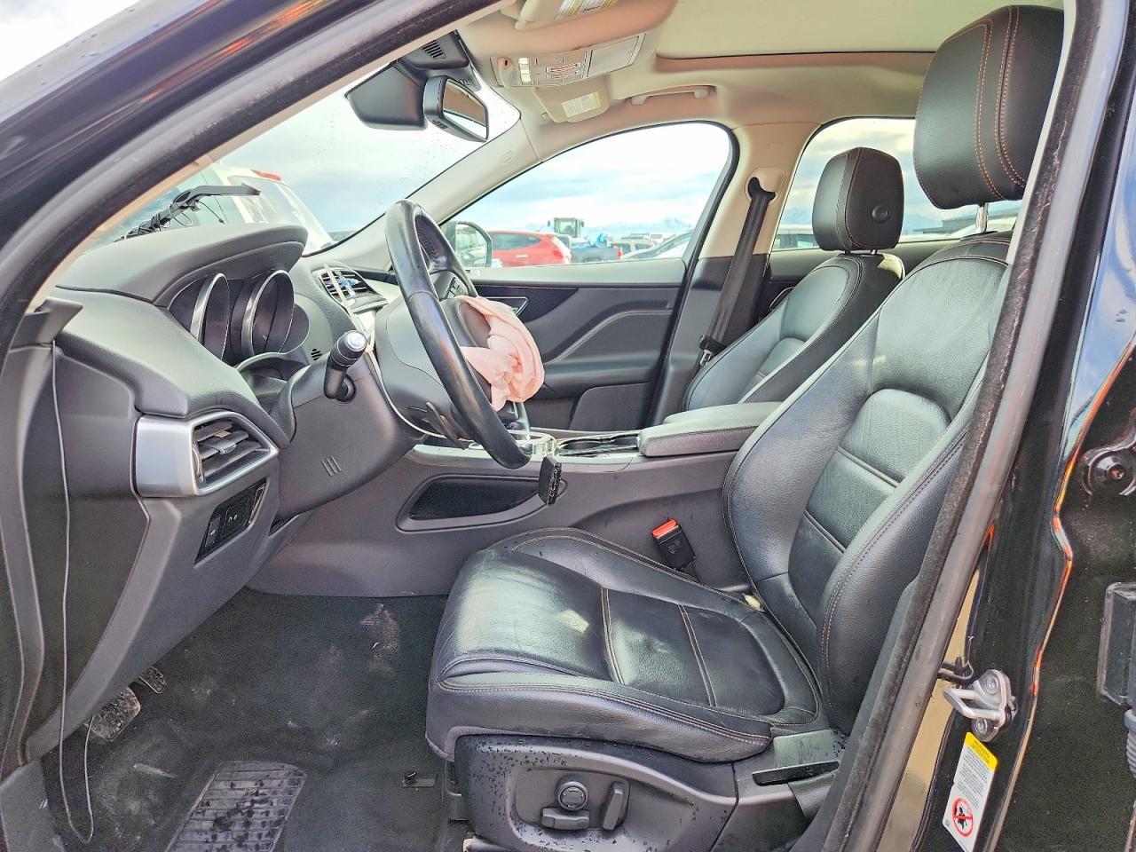 2017 Jaguar F-Pace Prestige - Image 7