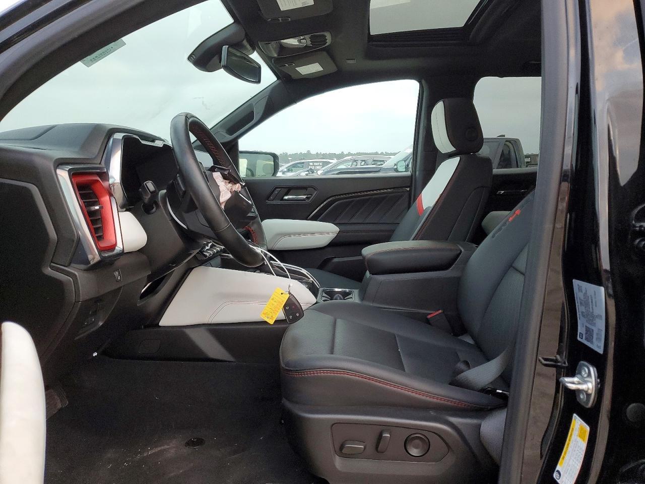 2024 GMC Canyon At4X - Image 7