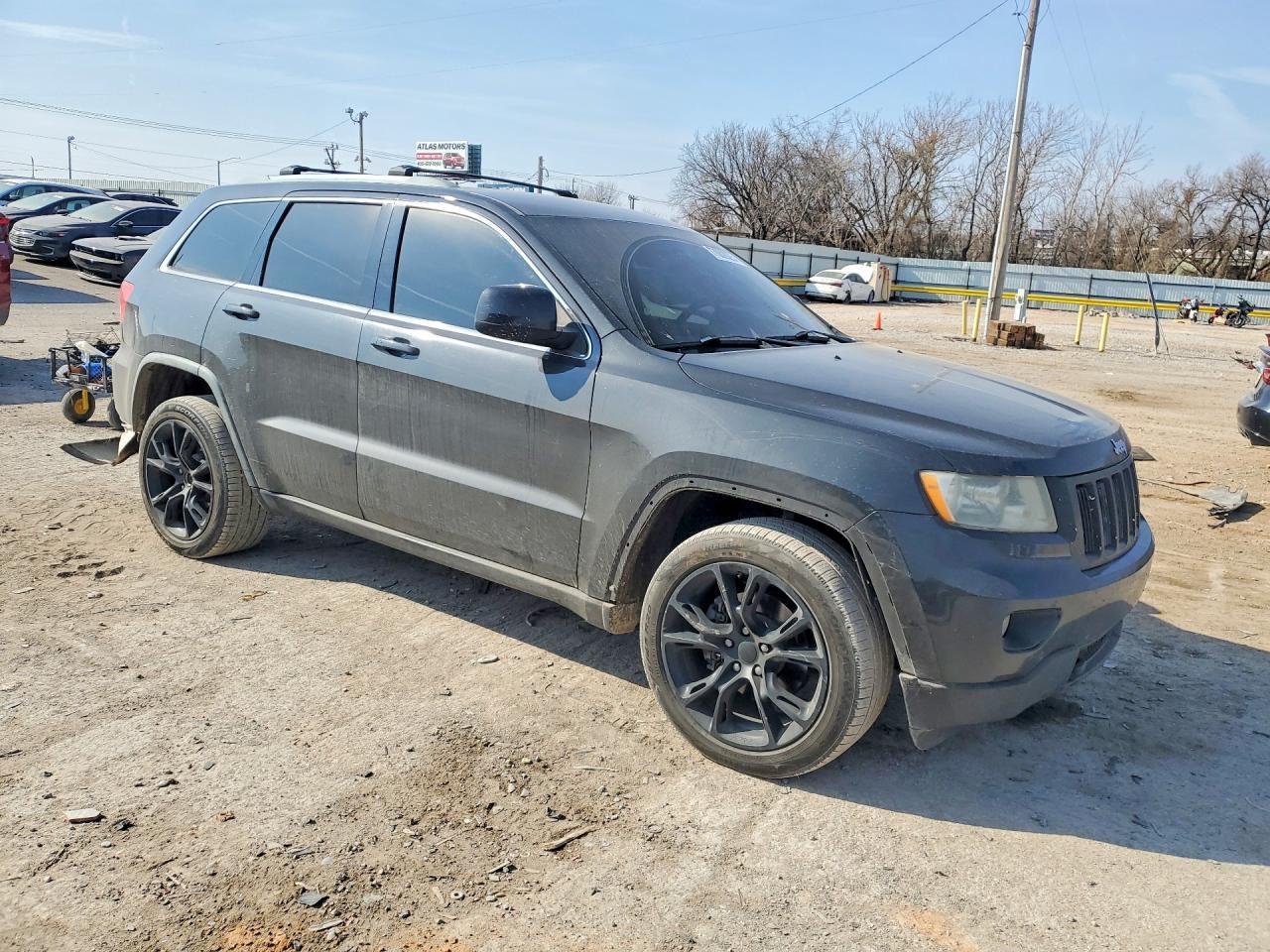 2011 Jeep Grand Cherokee Laredo - Image 4