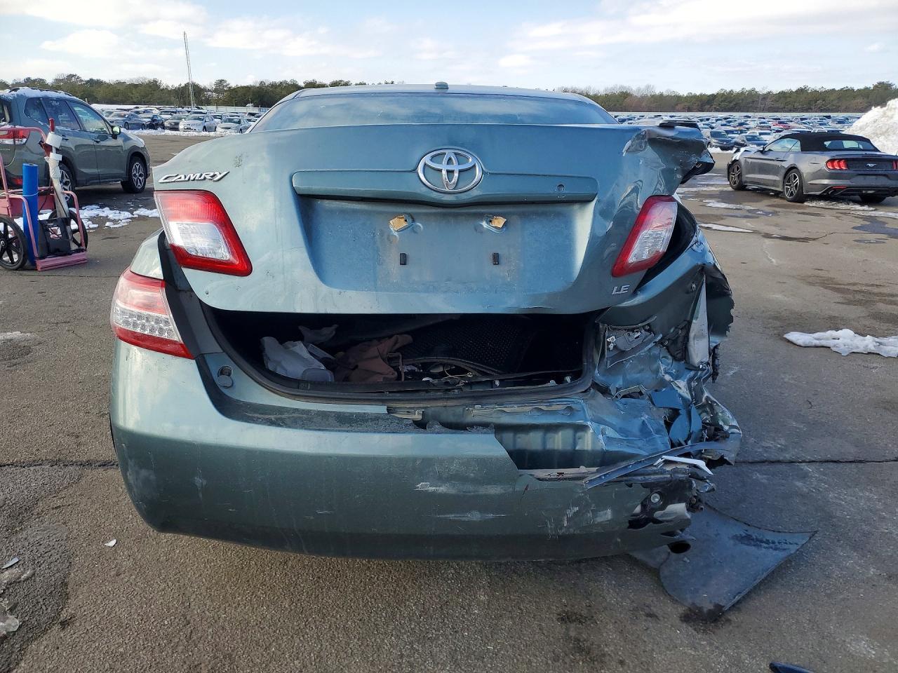 2011 Toyota Camry Le - Image 6