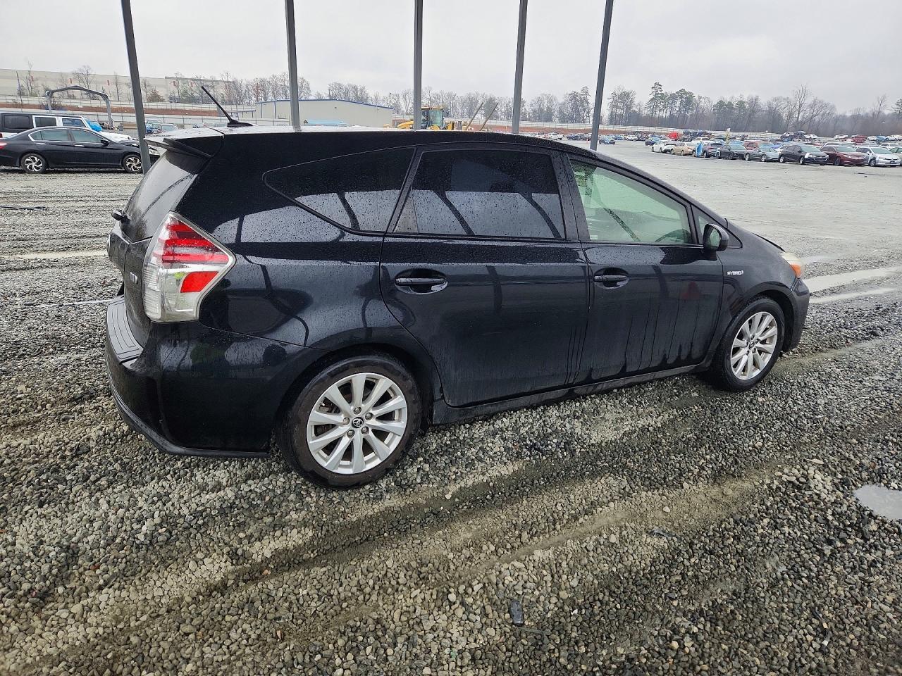 2016 Toyota Prius V Three - Фото 3