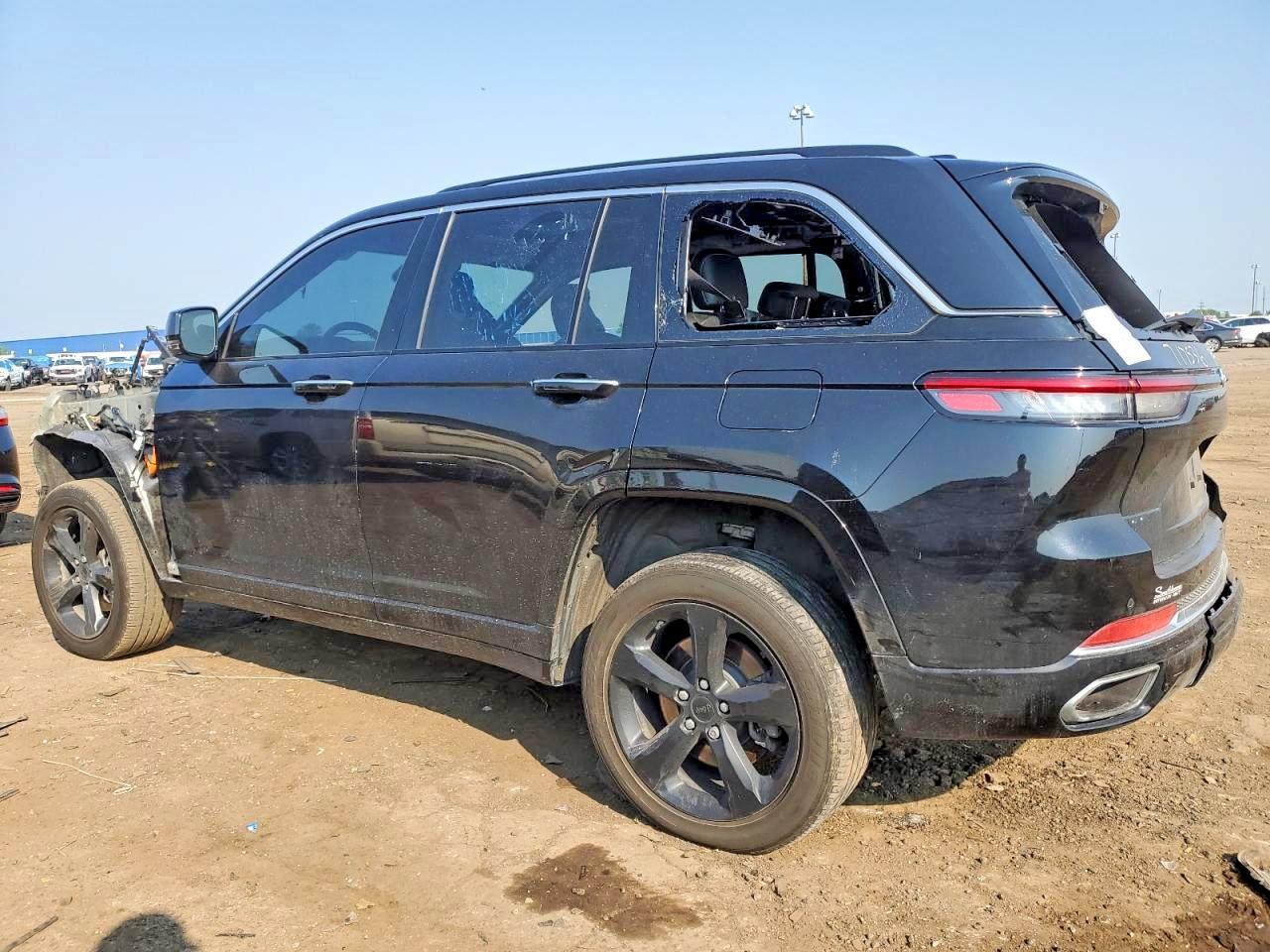 2022 Jeep Grand Cherokee Overland 4Xe - Image 2