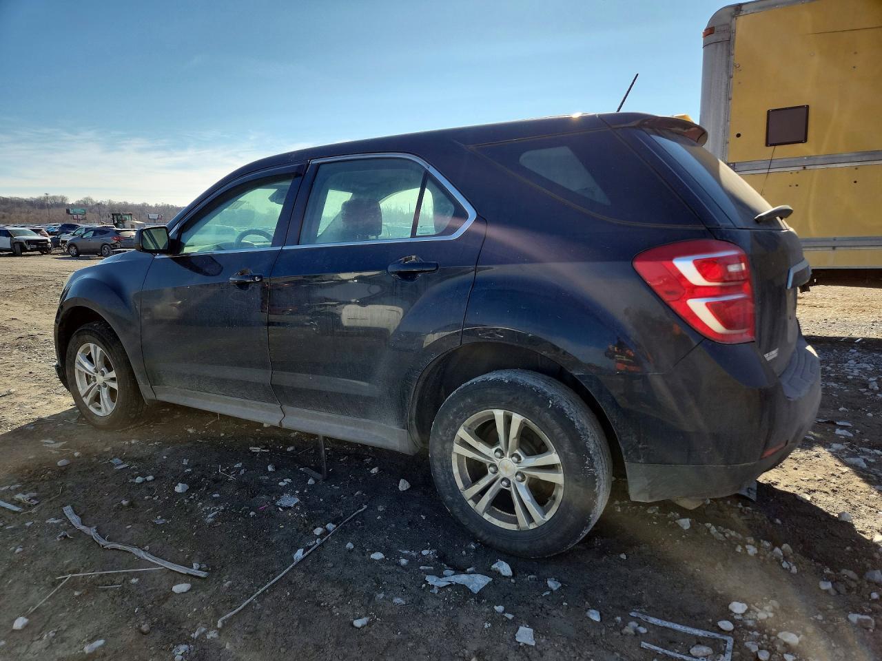 2016 Chevrolet Equinox Ls - Image 2