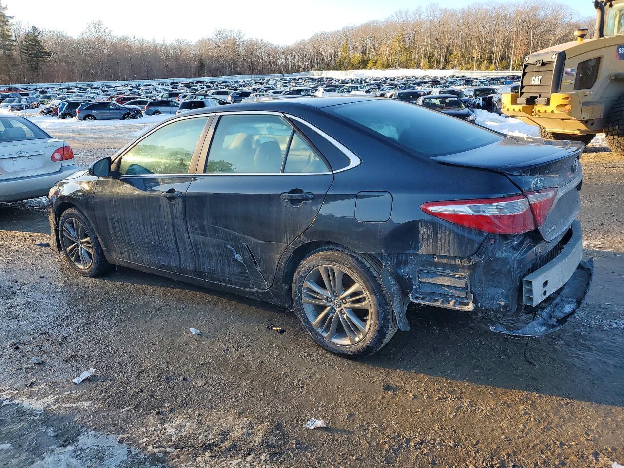 2017 Toyota Camry Le - Фото 2