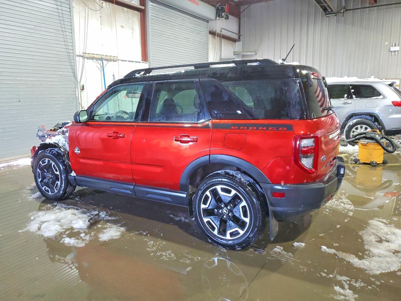 2024 Ford Bronco Sport Outer Banks - Image 2