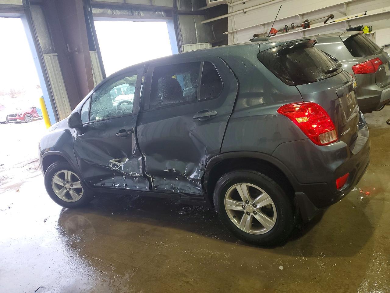 2021 Chevrolet Trax Ls - Image 2