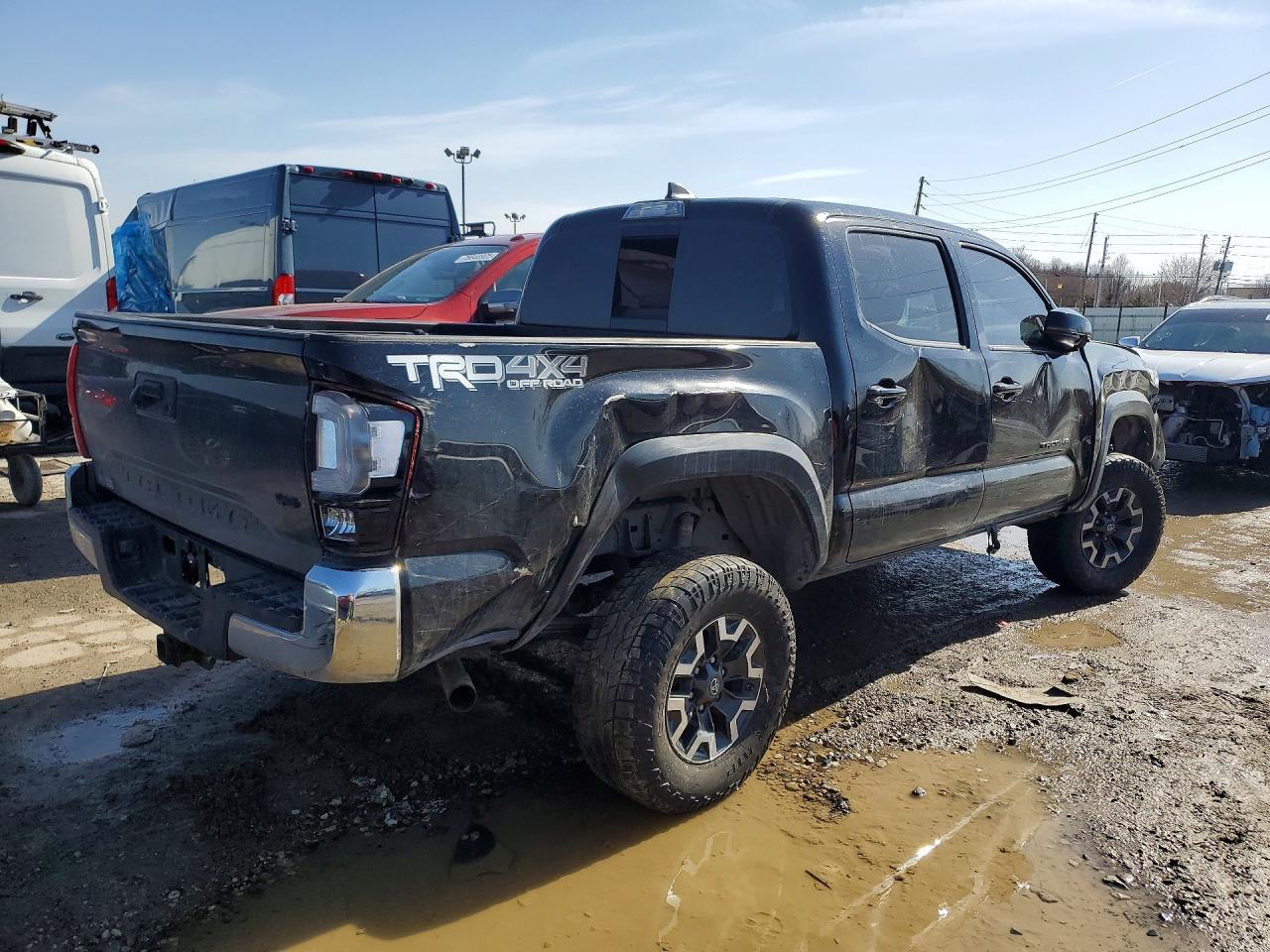 2018 Toyota Tacoma - Image 3