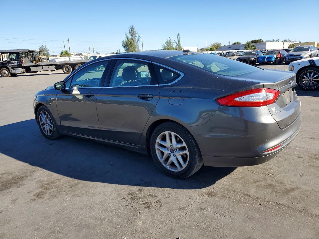 2016 Ford Fusion Se - Фото 2