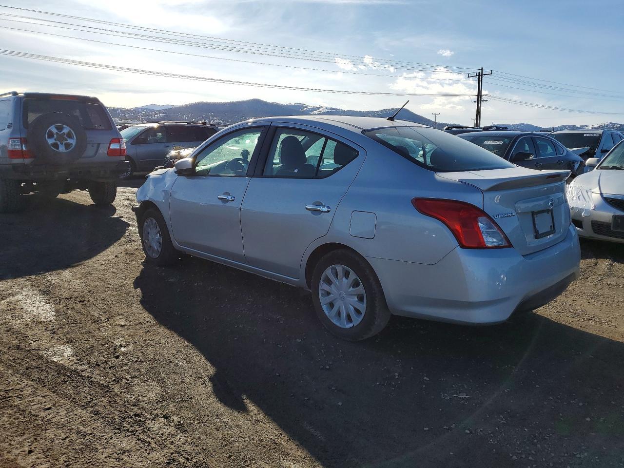 2019 Nissan Versa S - Фото 2
