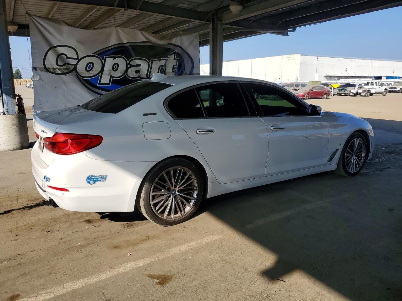 2018 BMW 530Xe - Image 3