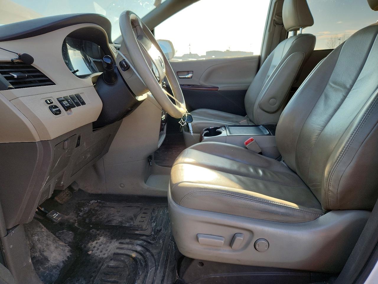 2014 Toyota Sienna Xle - Фото 7