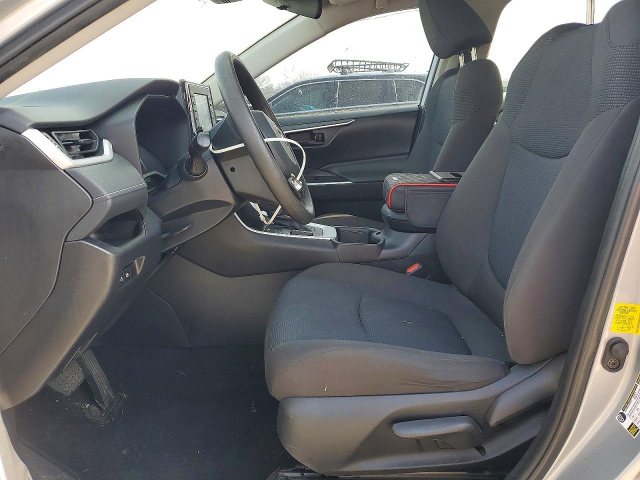 2022 Toyota Rav4 Le - Image 7