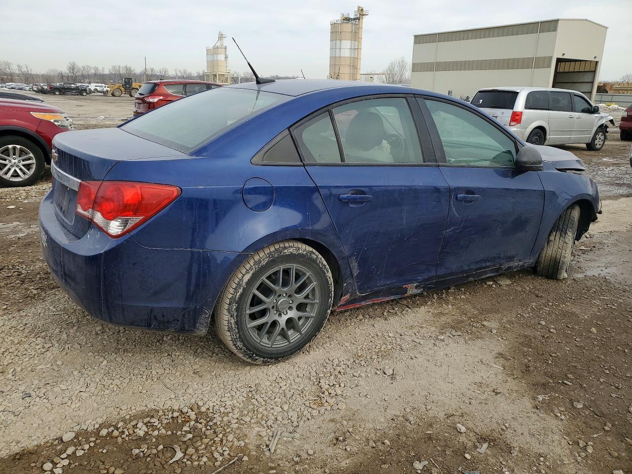 2013 Chevrolet Cruze Ls - Image 3