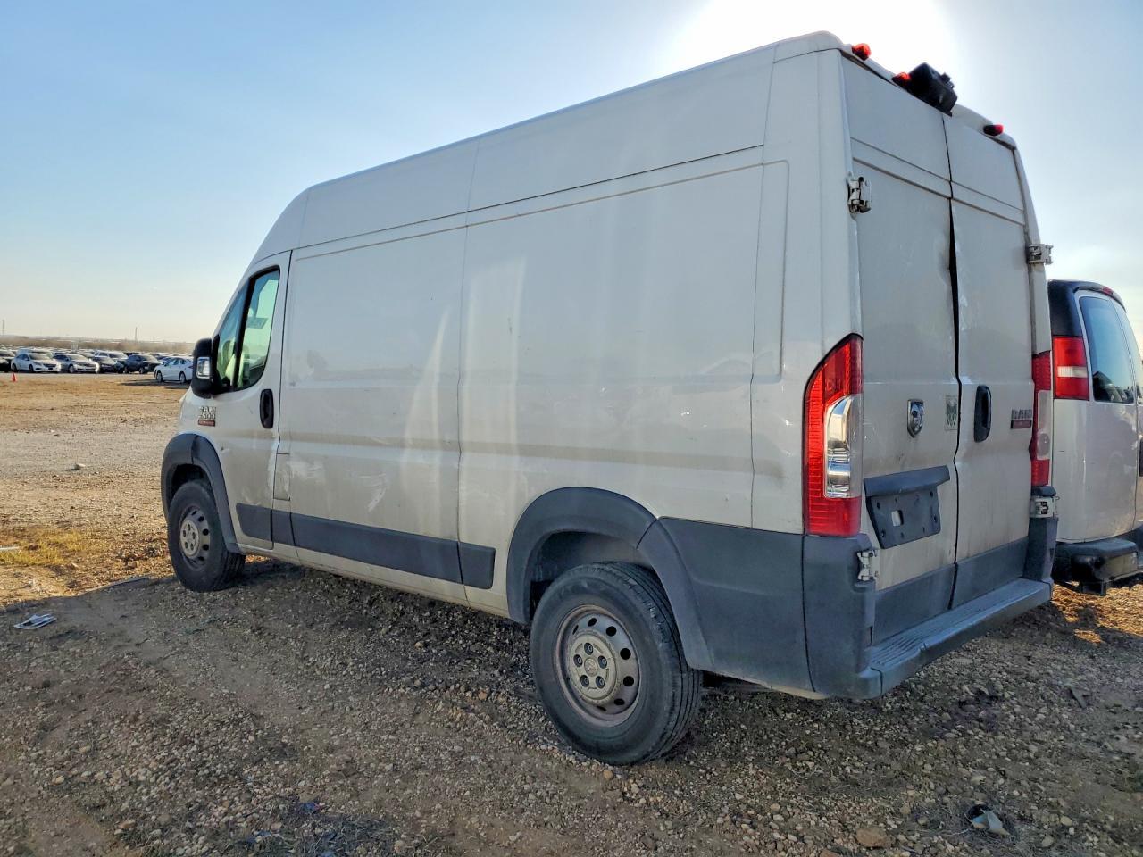 2019 Ram Promaster 2500 Delivery Van - Фото 2