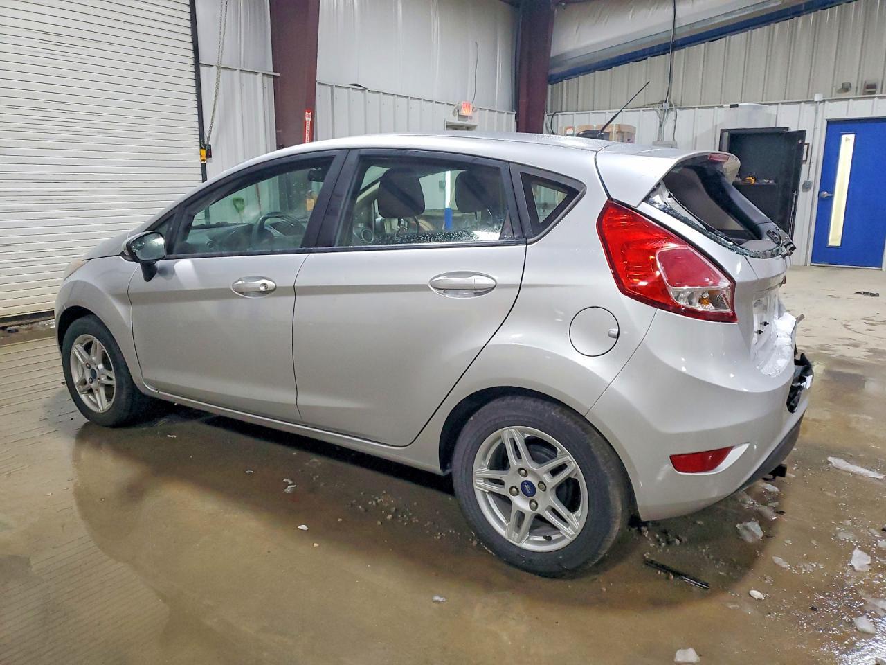 2019 Ford Fiesta Se - Image 2