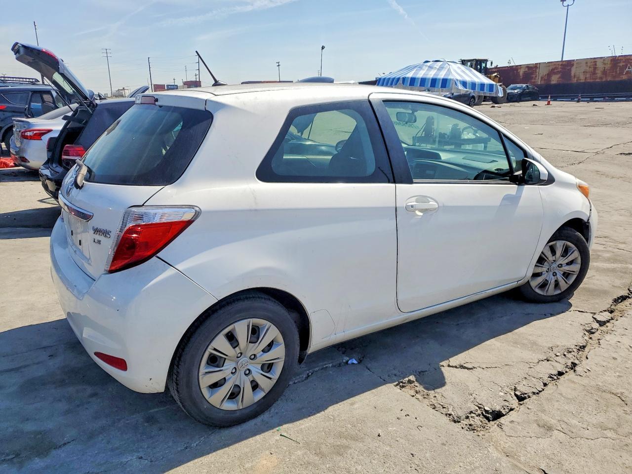 2012 Toyota Yaris 3-Door Le - Фото 3